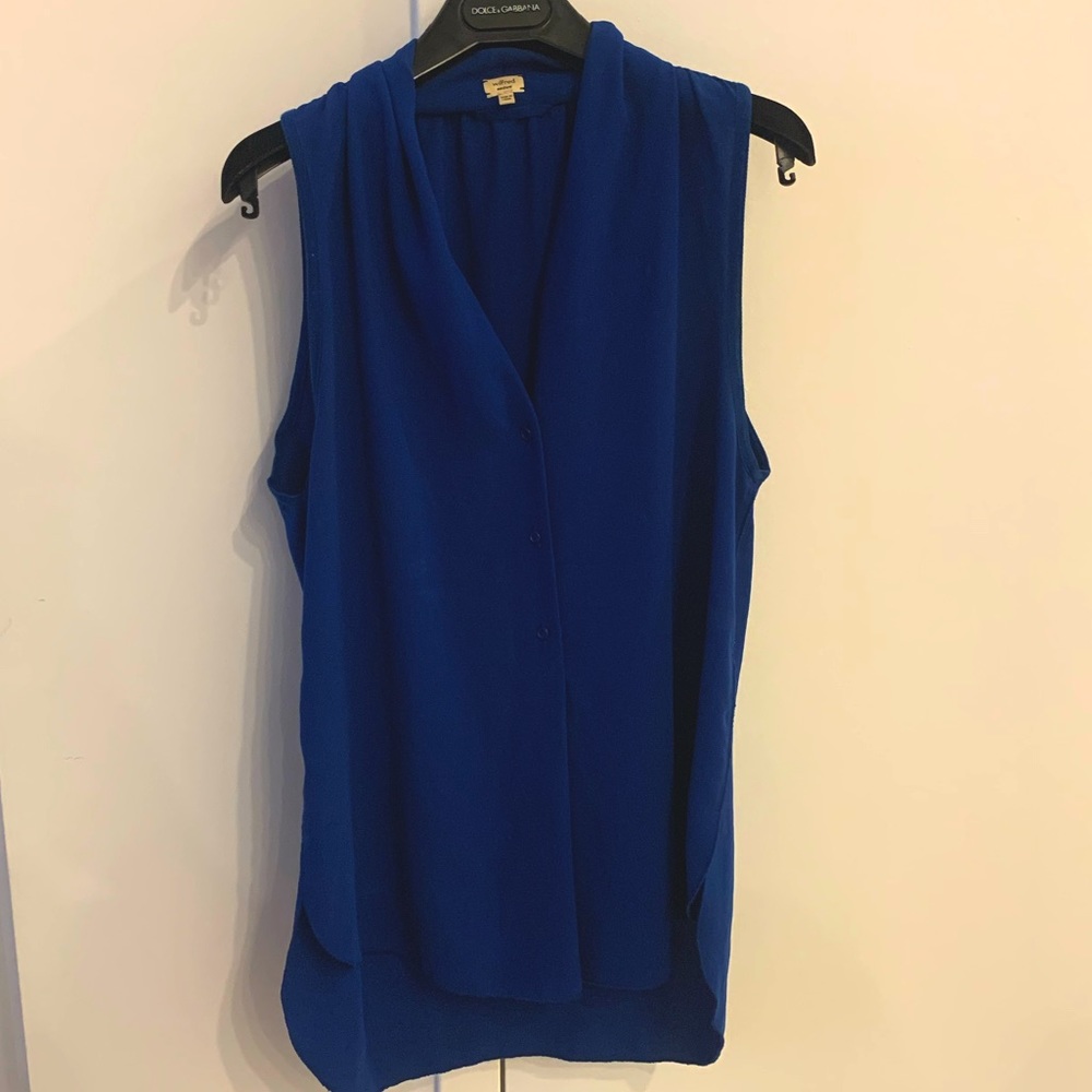 Aritzia blouse with beautiful neckline and color